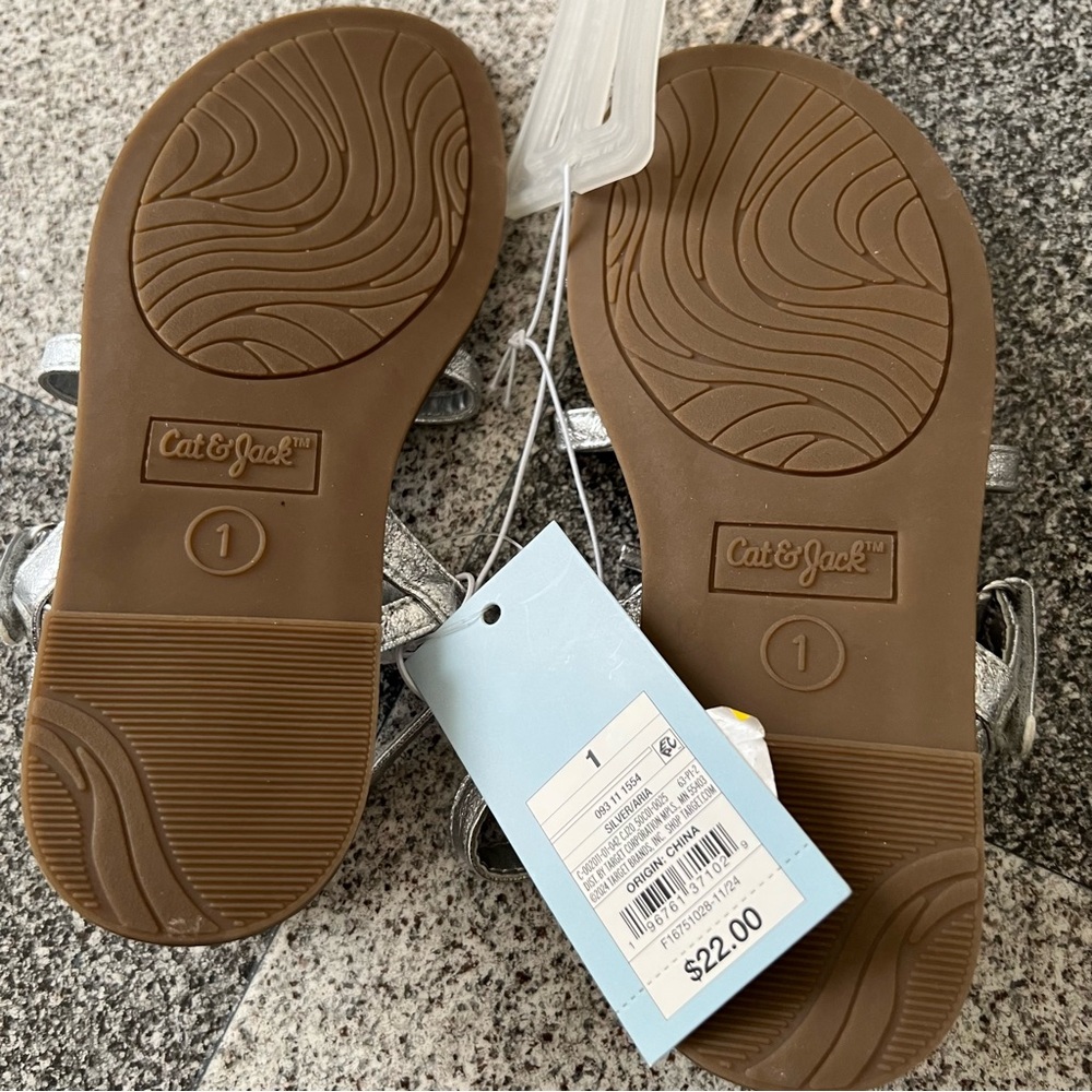 Cat & Jack Girl's Aria Bow Sandals in Silver- Size 1 - Picture 3 of 3